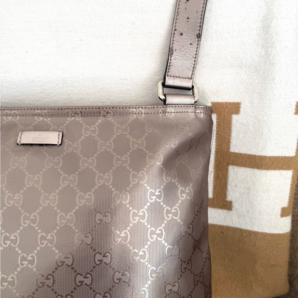 Gucci authentic crossbody bag metallic rose color monogram coated canvas medium - Picture 4 of 16